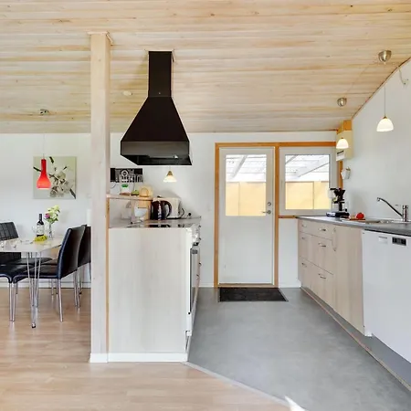 Nane - 80m From The Sea By Interhome بيت للعطل